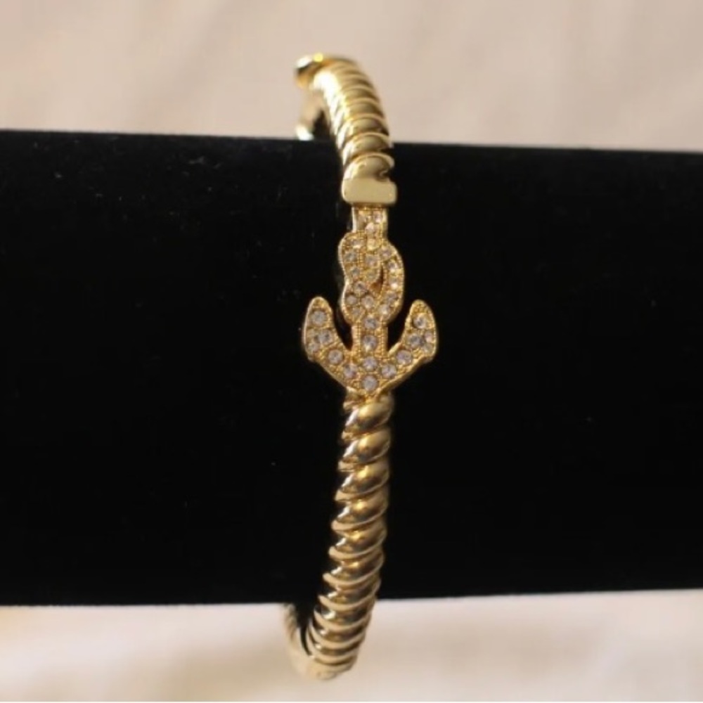 ⚓️⭐️COACH NWOT RARE STUNNING GOLD ANCHOR WITH CRYSTALS HINGED BANGLE BRACELET - Picture 6 of 6